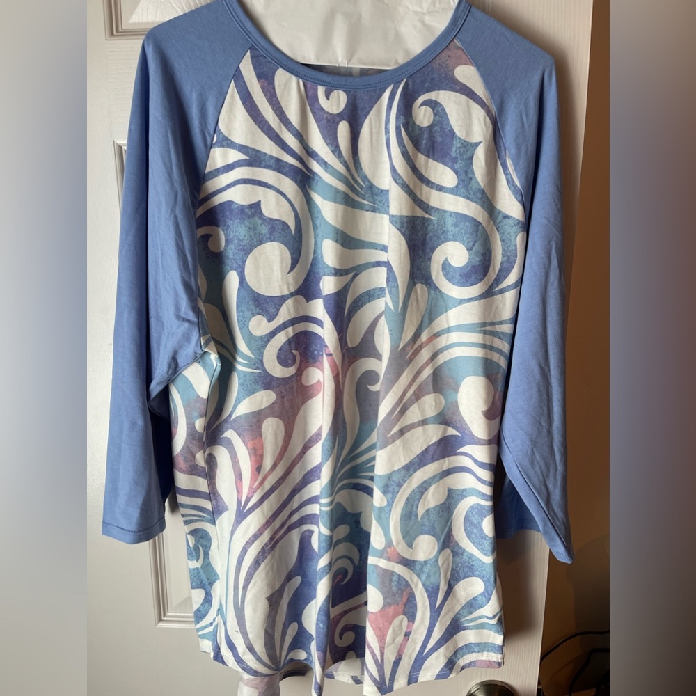 NWT 2XL LuLaRoe “Randy” Baseball Tee. 3/4 sleeve, multi-color.